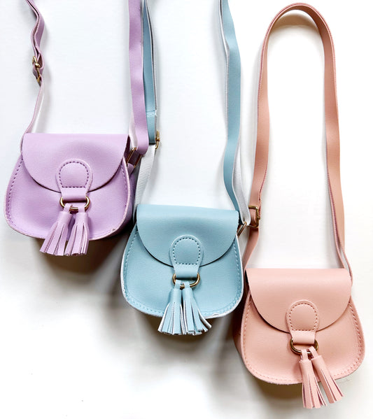The sweetest ‘lil tassel purse