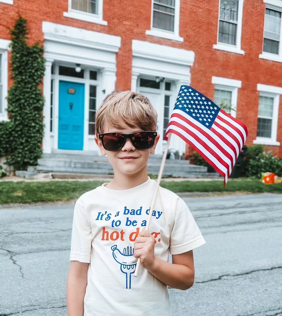 It’s a bad day to be a hot dog tee - The Wishing Elephant