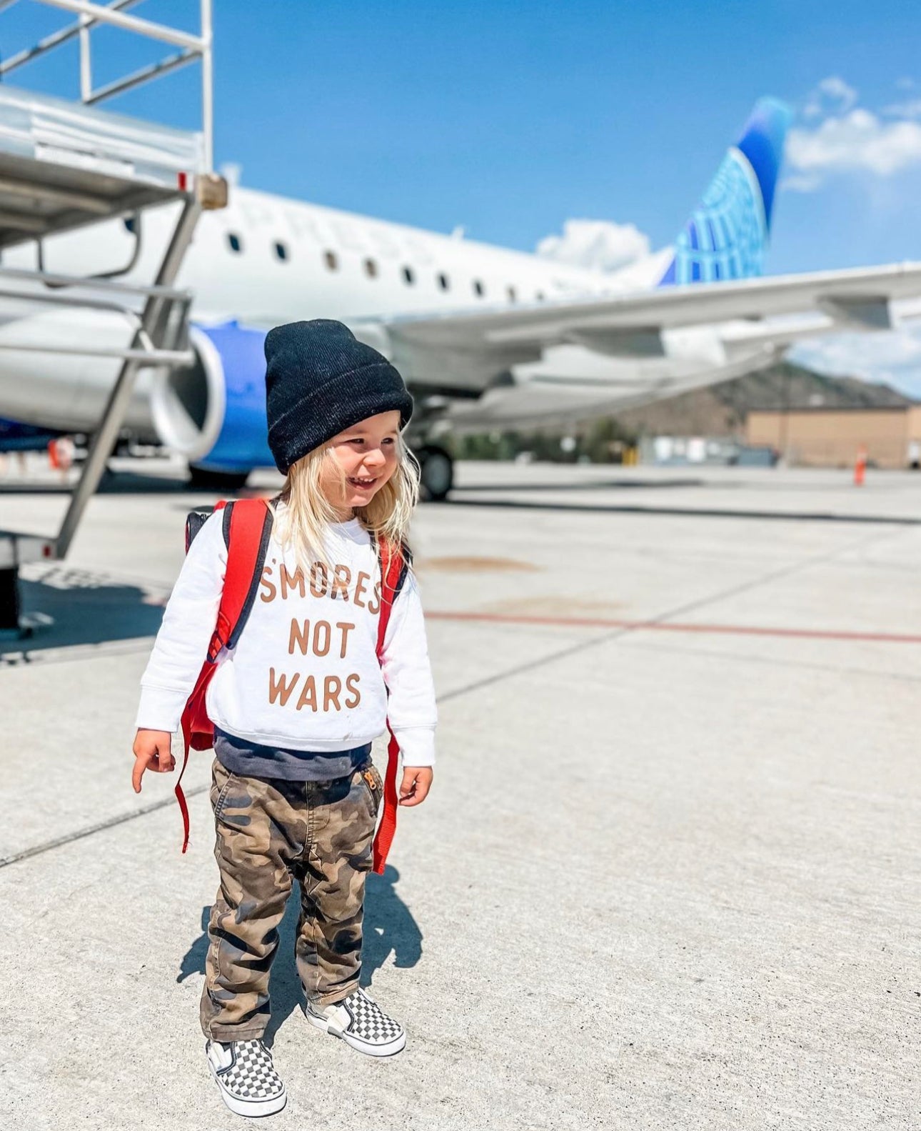 Marshmallow pullover, s’mores not wars